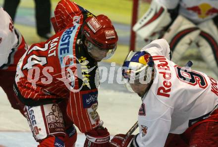 EBEL. Eishockey Bundesliga. KAC gegen EC Red Bull Salzburg. Dieter Kalt,  (KAC), Thomas Koch (Salzburg). Klagenfurt, am 10.9.2009.
Foto: Kuess

---
pressefotos, pressefotografie, kuess, qs, qspictures, sport, bild, bilder, bilddatenbank