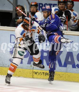 EBEL. Eishockey Bundesliga. EC Pasut VSV gegen Eishockeyclub Graz 99ers. Philipp Pinter (VSV), HARAND Patrick (Graz). Villach, am 13.9.2009.
Foto: Kuess 


---
pressefotos, pressefotografie, kuess, qs, qspictures, sport, bild, bilder, bilddatenbank