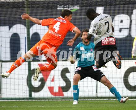 Fussball. Tipp3-Bundesliga. SK Austria Kelag Kaernten  gegen FK Austria Wien. Modou Jagne (Austria Kaernten), Aleksandar Dragovic, Szabolcs Safar (Austria Wien). Klagenfurt, 12.9.2009. 
Foto: Kuess

---
pressefotos, pressefotografie, kuess, qs, qspictures, sport, bild, bilder, bilddatenbank