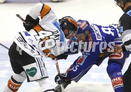 EBEL. Eishockey Bundesliga. VSV gegen Graz 99ers. Philipp Pinter (VSV), Greg Day (Graz). Villach, am 13.9.2009.
Foto: Kuess
---
pressefotos, pressefotografie, kuess, qs, qspictures, sport, bild, bilder, bilddatenbank