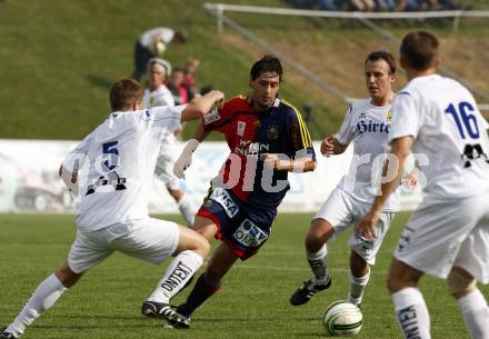 Fussball OEFB Cup. FC St. Veit gegen Rapid Wien. Michael Rebernig, Michael Mulyk, Ferencs Gabor, (St. Veit), Branko Boskovic  (Rapid). St. Veit, am 20.9.2009.
Foto: Kuess

---
pressefotos, pressefotografie, kuess, qs, qspictures, sport, bild, bilder, bilddatenbank