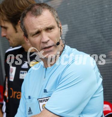 Fussball OEFB Cup. FC St. Veit gegen Rapid Wien. Schiedsrichter Stefan Messner. St. Veit, am 20.9.2009.
Foto: Kuess

---
pressefotos, pressefotografie, kuess, qs, qspictures, sport, bild, bilder, bilddatenbank