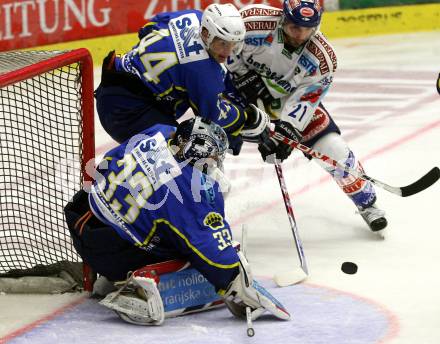 EBEL. Eishockey Bundesliga. EC Pasut VSV gegen KHL Medvescak Zagreb. PETRIK Nicolas (VSV), OUELLETTE Mike, KRISTAN Robert (Zagreb). Villach, am 20.9.2009.
Foto: Kuess 


---
pressefotos, pressefotografie, kuess, qs, qspictures, sport, bild, bilder, bilddatenbank