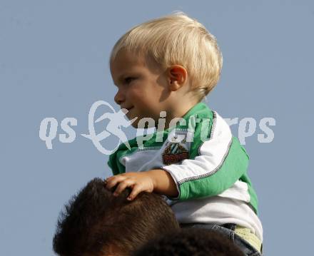 Fussball OEFB Cup. FC St. Veit gegen Rapid Wien. Junger Rapid Fan. St. Veit, am 20.9.2009.
Foto: Kuess

---
pressefotos, pressefotografie, kuess, qs, qspictures, sport, bild, bilder, bilddatenbank