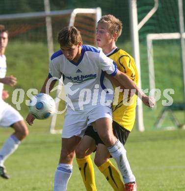 Fussball Kaerntner Liga. SK Maria Saal gegen SK Austria Kaernten 1b. Bernhard Walzl (Maria Saal), Roman Adunka (Austria Kaernten). Maria Saal, am 19.9.2009.
Foto: Kuess
---
pressefotos, pressefotografie, kuess, qs, qspictures, sport, bild, bilder, bilddatenbank