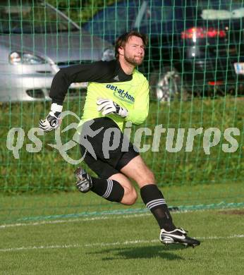 Fussball Kaerntner Liga. SK Maria Saal gegen SK Austria Kaernten 1b. Alexander Schenk (Maria Saal). Maria Saal, am 19.9.2009.
Foto: Kuess
---
pressefotos, pressefotografie, kuess, qs, qspictures, sport, bild, bilder, bilddatenbank