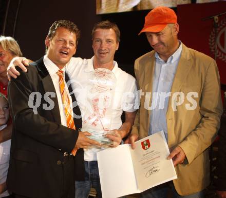 EBEL. Eishockey Bundesliga. 100 Jahr Feier KAC. Buergermeister Christian Scheider, Gerd Mugl Kompain. Stadtrat Manfred Mertel. Klagenfurt, am 19.9.2009.
Foto: Kuess
---
pressefotos, pressefotografie, kuess, qs, qspictures, sport, bild, bilder, bilddatenbank