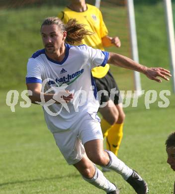 Fussball Kaerntner Liga. SK Maria Saal gegen SK Austria Kaernten 1b. Hannes Christian Pickl (Maria Saal). Maria Saal, am 19.9.2009.
Foto: Kuess
---
pressefotos, pressefotografie, kuess, qs, qspictures, sport, bild, bilder, bilddatenbank