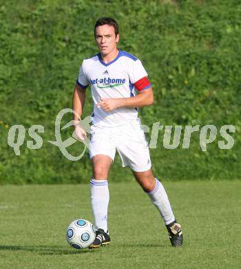 Fussball Kaerntner Liga. SK Maria Saal gegen SK Austria Kaernten 1b. Stefan Valentan (Maria Saal). Maria Saal, am 19.9.2009.
Foto: Kuess
---
pressefotos, pressefotografie, kuess, qs, qspictures, sport, bild, bilder, bilddatenbank