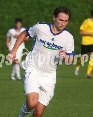 Fussball Kaerntner Liga. SK Maria Saal gegen SK Austria Kaernten 1b. Gernot Werner Lamprecht (Maria Saal). Maria Saal, am 19.9.2009.
Foto: Kuess
---
pressefotos, pressefotografie, kuess, qs, qspictures, sport, bild, bilder, bilddatenbank