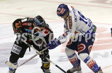 EBEL. Eishockey Bundesliga. VSV gegen EHC Liwest Linz. Stefan Bacher (VSV), Christoph Ibounig (Linz). Villach, am 22.9.2009.
Foto: Kuess
---
pressefotos, pressefotografie, kuess, qs, qspictures, sport, bild, bilder, bilddatenbank