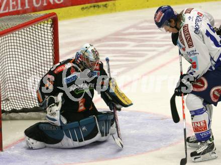 EBEL. Eishockey Bundesliga. VSV gegen EHC Liwest Linz. Michael Raffl (VSV), Alex Westlund (Linz). Villach, am 22.9.2009.
Foto: Kuess
---
pressefotos, pressefotografie, kuess, qs, qspictures, sport, bild, bilder, bilddatenbank