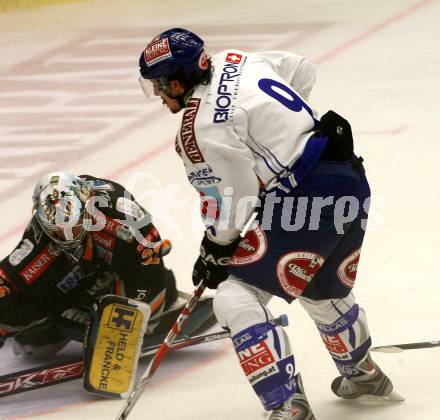 EBEL. Eishockey Bundesliga. VSV gegen EHC Liwest Linz. Christian Ban, (VSV), Alex Westlund (Linz). Villach, am 22.9.2009.
Foto: Kuess 


---
pressefotos, pressefotografie, kuess, qs, qspictures, sport, bild, bilder, bilddatenbank