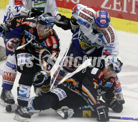 EBEL. Eishockey Bundesliga. VSV gegen EHC Liwest Linz. Wolfgang Kromp, (VSV), Daniel Oberkofler, Markus Matthiasson (Linz). Villach, am 22.9.2009.
Foto: Kuess 


---
pressefotos, pressefotografie, kuess, qs, qspictures, sport, bild, bilder, bilddatenbank