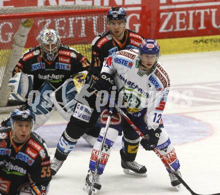 EBEL. Eishockey Bundesliga. VSV gegen EHC Liwest Linz. Michael Raffl (VSV), Alex Westlund, Gerd Gruber (Linz). Villach, am 22.9.2009.
Foto: Kuess
---
pressefotos, pressefotografie, kuess, qs, qspictures, sport, bild, bilder, bilddatenbank