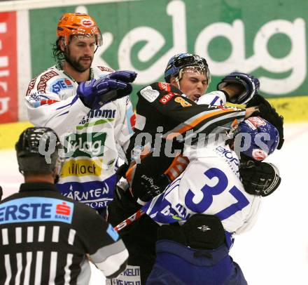 EBEL. Eishockey Bundesliga. VSV gegen EHC Liwest Linz. Schlaegerei, Rauferei. Kiel McLeod, Andreas Kristler (VSV), Michael Mayr (Linz). Villach, am 22.9.2009.
Foto: Kuess

---
pressefotos, pressefotografie, kuess, qs, qspictures, sport, bild, bilder, bilddatenbank