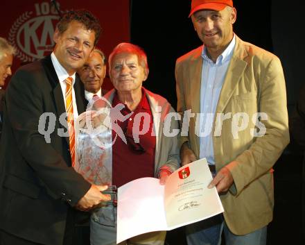 EBEL. Eishockey Bundesliga. 100 Jahr Feier KAC. Buergermeister Christian Scheider, Erich Gucki Romauch, Stadtrat Manfred Mertel. Klagenfurt, am 19.9.2009.
Foto: Kuess
---
pressefotos, pressefotografie, kuess, qs, qspictures, sport, bild, bilder, bilddatenbank