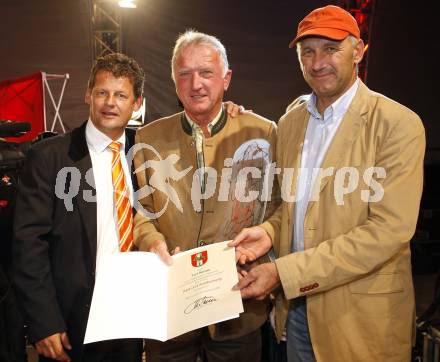 EBEL. Eishockey Bundesliga. 100 Jahr Feier KAC. Buergermeister Christian Scheider, Anton Toni Kenda, Stadtrat Manfred Mertel. Klagenfurt, am 19.9.2009.
Foto: Kuess
---
pressefotos, pressefotografie, kuess, qs, qspictures, sport, bild, bilder, bilddatenbank