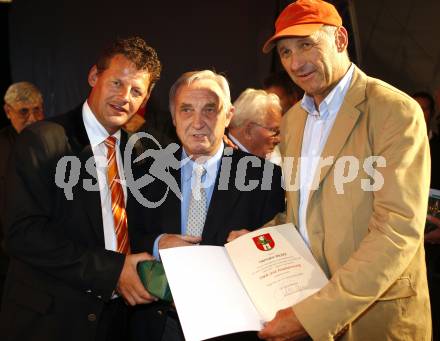 EBEL. Eishockey Bundesliga. 100 Jahr Feier KAC. Buergermeister Christian Scheider, Hermann Moritz (Tischtennis), Stadtrat Manfred Mertel. Klagenfurt, am 19.9.2009.
Foto: Kuess
---
pressefotos, pressefotografie, kuess, qs, qspictures, sport, bild, bilder, bilddatenbank