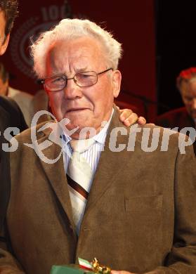 EBEL. Eishockey Bundesliga. 100 Jahr Feier KAC. Willi Kraxner (Boxen). Klagenfurt, am 19.9.2009.
Foto: Kuess
---
pressefotos, pressefotografie, kuess, qs, qspictures, sport, bild, bilder, bilddatenbank