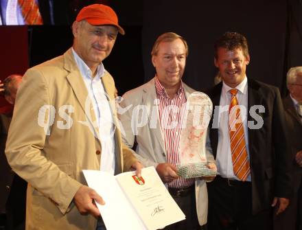 EBEL. Eishockey Bundesliga. 100 Jahr Feier KAC. Stadtrat Manfred Mertel, Klaus Jule Brabant, Buergermeister Christian Scheider. Klagenfurt, am 19.9.2009.
Foto: Kuess
---
pressefotos, pressefotografie, kuess, qs, qspictures, sport, bild, bilder, bilddatenbank