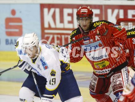 EBEL. Eishockey Bundesliga. KAC gegen KHL Medvescak Zagreb. Herbert Ratz,  (KAC), Mike Prpich (Zagreb). Klagenfurt, am 25.9.2009.
Foto: Kuess 

---
pressefotos, pressefotografie, kuess, qs, qspictures, sport, bild, bilder, bilddatenbank