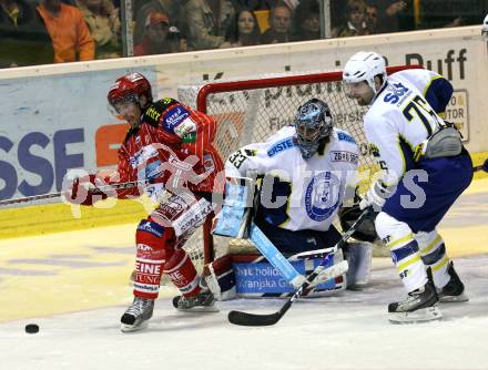 EBEL. Eishockey Bundesliga. KAC gegen KHL Medvescak Zagreb. Dieter Kalt, (KAC), Robert Kristan, Aaron Fox  (Zagreb). Klagenfurt, am 25.9.2009.
Foto: Kuess 

---
pressefotos, pressefotografie, kuess, qs, qspictures, sport, bild, bilder, bilddatenbank