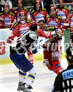 EBEL. Eishockey Bundesliga. KAC gegen KHL Medvescak Zagreb. Schlaegerei, Rauferei. Sean Brown,  (KAC), Joel Prpic (Zagreb). Klagenfurt, am 25.9.2009.
Foto: Kuess 

---
pressefotos, pressefotografie, kuess, qs, qspictures, sport, bild, bilder, bilddatenbank