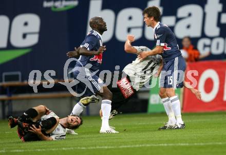 Fussball. Tipp3-Bundesliga. SK Austria Kelag Kaernten  gegen Red Bull Salzburg.  Wolfgang Mair, Christian Prawda(Austria Kaernten), Ibrahim Sekagya, Franz Schiemer (Red Bull Salzburg). Klagenfurt, 26.9.2009. 
Foto: Kuess 
---
pressefotos, pressefotografie, kuess, qs, qspictures, sport, bild, bilder, bilddatenbank