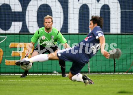Fussball. Tipp3-Bundesliga. SK Austria Kelag Kaernten  gegen Red Bull Salzburg.  Andreas schranz (Austria Kaernten), Nikola Pokrivac (Red Bull Salzburg). Klagenfurt, 26.9.2009.
Foto: Kuess  

---
pressefotos, pressefotografie, kuess, qs, qspictures, sport, bild, bilder, bilddatenbank