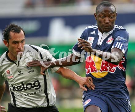 Fussball. Tipp3-Bundesliga. SK Austria Kelag Kaernten  gegen Red Bull Salzburg.  Christian Prawda (Austria Kaernten), Somen Tchoyi (Red Bull Salzburg). Klagenfurt, 26.9.2009. 
Foto: Kuess 
---
pressefotos, pressefotografie, kuess, qs, qspictures, sport, bild, bilder, bilddatenbank