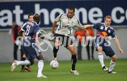 Fussball. Tipp3-Bundesliga. SK Austria Kelag Kaernten  gegen Red Bull Salzburg.  Martin Zivny (Austria Kaernten),  Ibrahim Sekagya, Christian Schwegler (Red Bull Salzburg). Klagenfurt, 26.9.2009.
Foto: Kuess 
---
pressefotos, pressefotografie, kuess, qs, qspictures, sport, bild, bilder, bilddatenbank