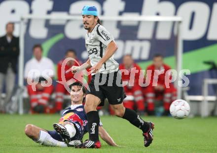 Fussball. Tipp3-Bundesliga. SK Austria Kelag Kaernten  gegen Red Bull Salzburg.  Fernando Troyansky (Austria Kaernten), Nikola Pokrivac (Red Bull Salzburg). Klagenfurt, 26.9.2009.
Foto: Kuess  

---
pressefotos, pressefotografie, kuess, qs, qspictures, sport, bild, bilder, bilddatenbank