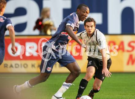 Fussball. Tipp3-Bundesliga. SK Austria Kelag Kaernten  gegen Red Bull Salzburg.  Wolfgang Mair (Austria Kaernten), Somen Tchoyi (Red Bull Salzburg). Klagenfurt, 26.9.2009. 
Foto: Kuess 
---
pressefotos, pressefotografie, kuess, qs, qspictures, sport, bild, bilder, bilddatenbank