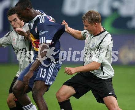 Fussball. Tipp3-Bundesliga. SK Austria Kelag Kaernten  gegen Red Bull Salzburg.  Wolfgang Mair, Thomas Riedl (Austria Kaernten), Somen Tchoyi (Red Bull Salzburg). Klagenfurt, 26.9.2009.
Foto: Kuess 
---
pressefotos, pressefotografie, kuess, qs, qspictures, sport, bild, bilder, bilddatenbank