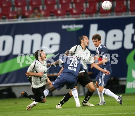 Fussball. Tipp3-Bundesliga. SK Austria Kelag Kaernten  gegen Red Bull Salzburg.  Wolfgang Mair, Christian Prawda (Austria Kaernten), Ibrahim Sekagya, Franz Schiemer (Red Bull Salzburg). Klagenfurt, 26.9.2009. 
Foto: Kuess 
---
pressefotos, pressefotografie, kuess, qs, qspictures, sport, bild, bilder, bilddatenbank