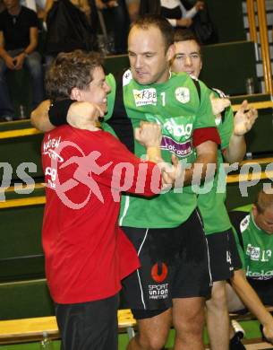 Handball. Bundesliga. HCK gegen SC Ferlach. Jubel Trainer Michael Mueller Pontasch, G. Radovic (HCK).
Viktring, 19.9.2009.
Foto: Kuess
---
pressefotos, pressefotografie, kuess, qs, qspictures, sport, bild, bilder, bilddatenbank