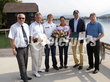 Rudern. Ehrung Michaela Taupe-Traer, Florian Berg. Kurt Peterle (Praesident Kaerntner Landesruderverband, Kurt Steiner (Praesident ASVOE), Florian Berg, Michaela Taupe-Traer, Sportstadtrat Manfred Mertel, Hermann Pansi. Klagenfurt, am 27.9.2009.
Foto: Kuess
---
pressefotos, pressefotografie, kuess, qs, qspictures, sport, bild, bilder, bilddatenbank