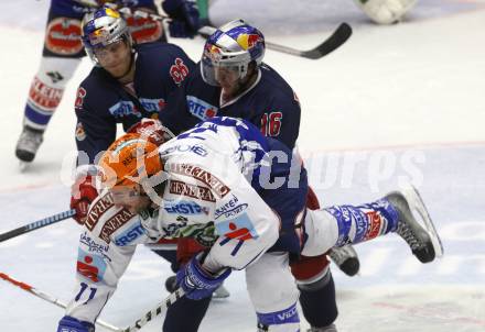 EBEL. Eishockey Bundesliga. VSV gegen EC Red Bull Salzburg. Kiel McLeod, (VSV), Ryan Duncan, Martin Ulmer (Salzburg). Villach, am 29.9.2009.
Foto: Kuess 


---
pressefotos, pressefotografie, kuess, qs, qspictures, sport, bild, bilder, bilddatenbank