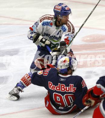 EBEL. Eishockey Bundesliga. VSV gegen EC Red Bull Salzburg. Wolfgang Kromp, (VSV),  Patrick Maier (Salzburg). Villach, am 29.9.2009.
Foto: Kuess 


---
pressefotos, pressefotografie, kuess, qs, qspictures, sport, bild, bilder, bilddatenbank