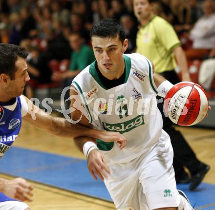 Basketball Bundesliga. Woerthersee Piraten gegen Gmunden. Admir Aljic, (Piraten), Enis Murati  (Gmunden).  Klagenfurt, 10.10.2009
Foto: Kuess

---
pressefotos, pressefotografie, kuess, qs, qspictures, sport, bild, bilder, bilddatenbank