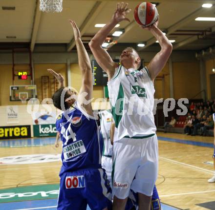 Basketball Bundesliga. Woerthersee Piraten gegen Gmunden. Rasid Mahalbasic, (Piraten), Vilius Gabsys  (Gmunden).  Klagenfurt, 10.10.2009
Foto: Kuess

---
pressefotos, pressefotografie, kuess, qs, qspictures, sport, bild, bilder, bilddatenbank