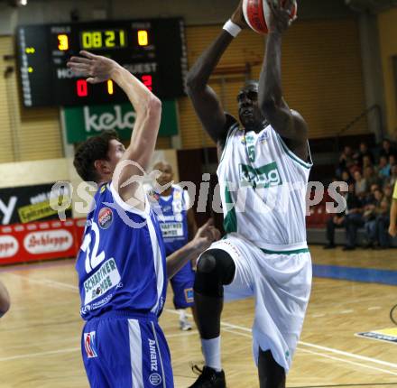 Basketball Bundesliga. Woerthersee Piraten gegen Gmunden. Philip McCandies (Piraten), Matthias Mayer (Gmunden).  Klagenfurt, 10.10.2009
Foto: Kuess

---
pressefotos, pressefotografie, kuess, qs, qspictures, sport, bild, bilder, bilddatenbank