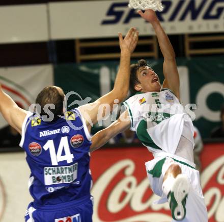 Basketball Bundesliga. Woerthersee Piraten gegen Gmunden. Sebastian Schaal, (Piraten), Vilius Gabsys (Gmunden).  Klagenfurt, 10.10.2009
Foto: Kuess

---
pressefotos, pressefotografie, kuess, qs, qspictures, sport, bild, bilder, bilddatenbank