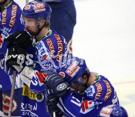 EBEL. Eishockey Bundesliga. EC Pasut VSV gegen KAC.  Enttaeuscht Thomas Pfeffer, Nikolas Petrik (VSV). Villach, am 11.10.2009.
Foto: Kuess 


---
pressefotos, pressefotografie, kuess, qs, qspictures, sport, bild, bilder, bilddatenbank