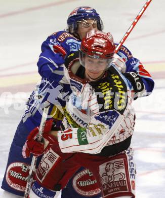 EBEL. Eishockey Bundesliga. EC Pasut VSV gegen KAC.  Christian Ban, (VSV), Paul Schellander (KAC). Villach, am 11.10.2009.
Foto: Nadja Kuess 


---
pressefotos, pressefotografie, kuess, qs, qspictures, sport, bild, bilder, bilddatenbank