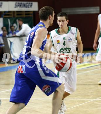 ABL. Basketball Bundesliga. Kelag Woerthersee Piraten gegen Swans Gmunden. Martin Breithuber (Piraten), Peter Huetter (Gmunden). Klagenfurt, am 10.10.2009.
Foto: Kuess
---
pressefotos, pressefotografie, kuess, qs, qspictures, sport, bild, bilder, bilddatenbank