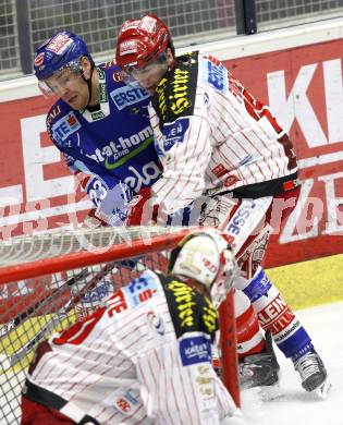 EBEL. Eishockey Bundesliga. EC Pasut VSV gegen KAC.  Mikael Wahlberg, (VSV),  Kirk Furey (KAC). Villach, am 11.10.2009.
Foto: Kuess 


---
pressefotos, pressefotografie, kuess, qs, qspictures, sport, bild, bilder, bilddatenbank