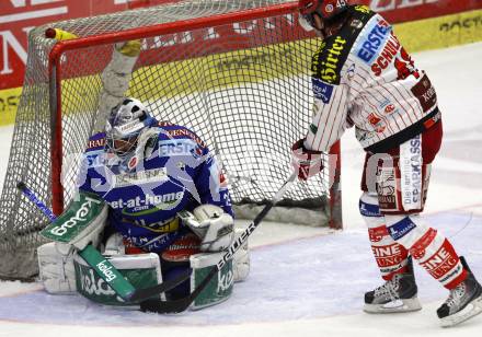 EBEL. Eishockey Bundesliga. EC Pasut VSV gegen KAC.  Gert Prohaska, (VSV), David Schuller (KAC). Villach, am 11.10.2009.
Foto: Nadja Kuess 


---
pressefotos, pressefotografie, kuess, qs, qspictures, sport, bild, bilder, bilddatenbank