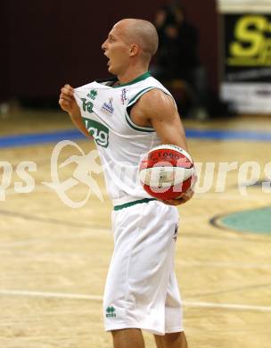 ABL. Basketball Bundesliga. Kelag Woerthersee Piraten gegen Swans Gmunden. Davor Sattler (Piraten). Klagenfurt, am 10.10.2009.
Foto: Kuess
---
pressefotos, pressefotografie, kuess, qs, qspictures, sport, bild, bilder, bilddatenbank